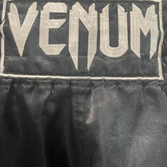 MMA fight boxing shows Venum Classic Muay Thai Short - Black/White mens size M - Picture 6 of 8